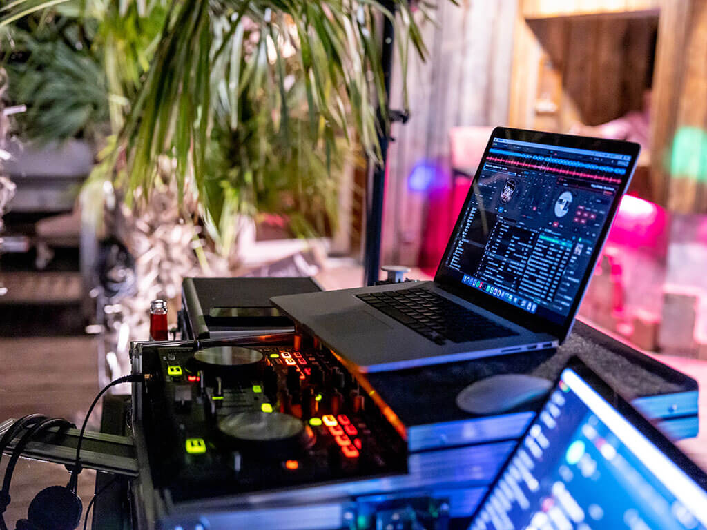 Der Hochzeits-DJ sorgt für die Richtige Partystimmung